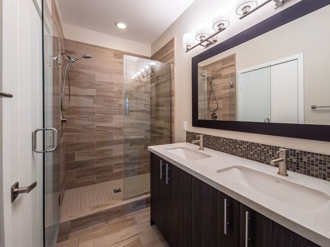 Building Photo - Modern Luxury Condo with Panoramic Views | 3-Story Condo + Private Rooftop Deck
