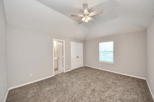 Building Photo - 4422 Roundtree Ln