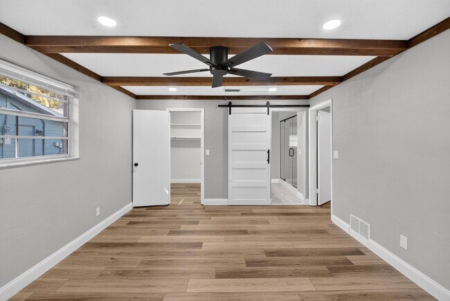 Building Photo - 791 Lindenwood Cir E