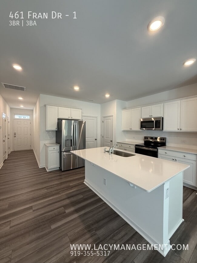 Building Photo - 461 Fran Dr