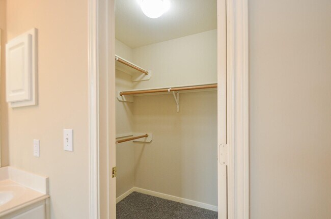 Building Photo - 102 N Holly Laurel Cir