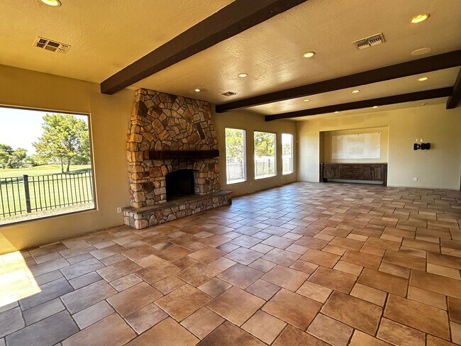 Building Photo - On GOLF COURSE LOT - 3 Bed/3Bath GATED Com...