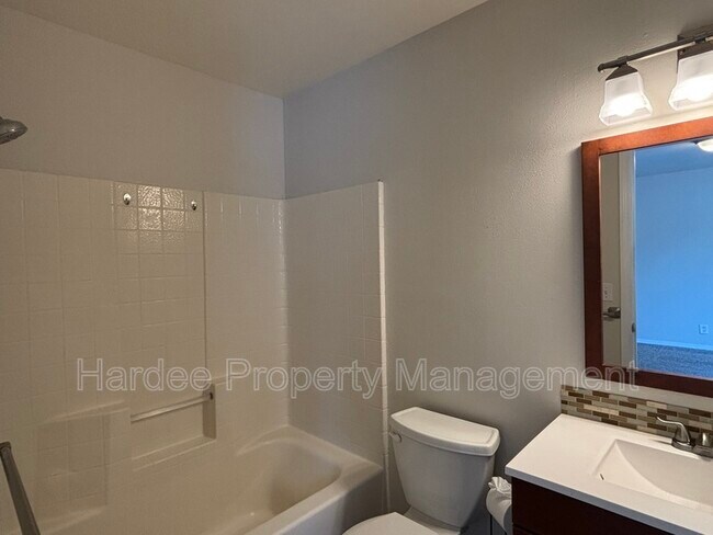 Building Photo - 2411 W Baystone Dr
