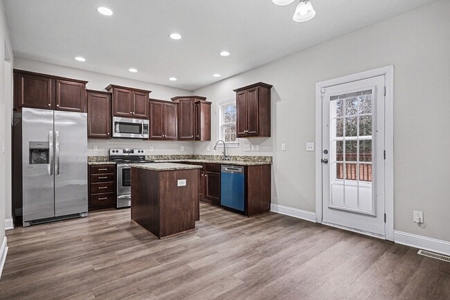 Building Photo - 201 Phillips Ridge Ln