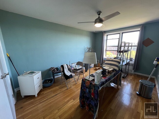 Building Photo - Top Floor 2BR 1BA w/ Bonus Nook, Five Cali...