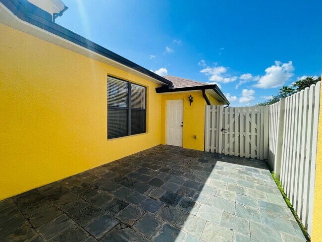 Building Photo - Hunter's Creek - 3 Bedroom, 2.5 Bathroom T...