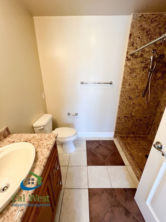 Building Photo - $4,995 - Beautiful 3/2 Bath Home Tucked Away in Prime Santa Clara's Location