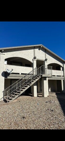 Building Photo - 465 W Ivyglen St