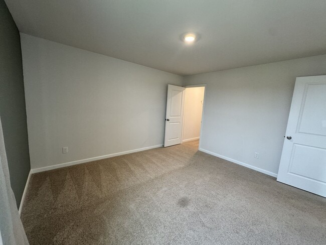 Building Photo - ***** $200 OFF FIRST MONTH RENT *****