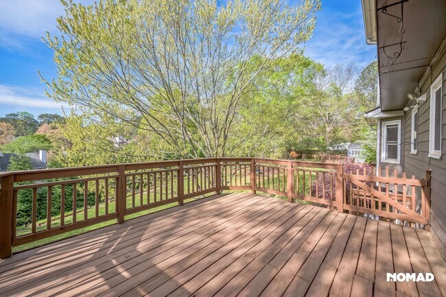 Building Photo - Spacious 3BR, with bonus room House in Law...