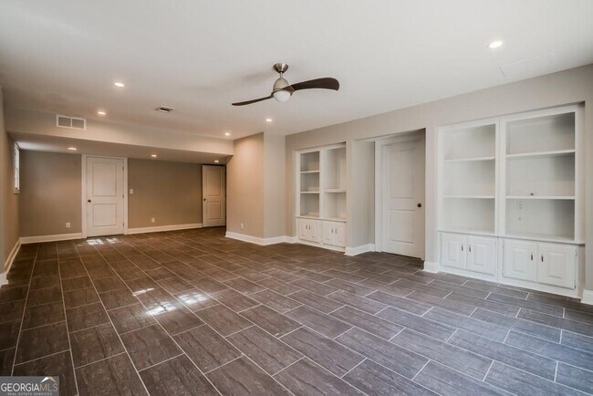 Building Photo - 629 Willivee Dr
