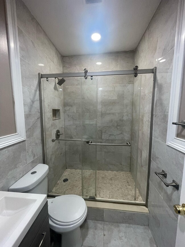 Building Photo - 637 Newark Ave