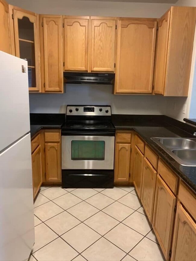 Building Photo - 1000 Ranchway Dr