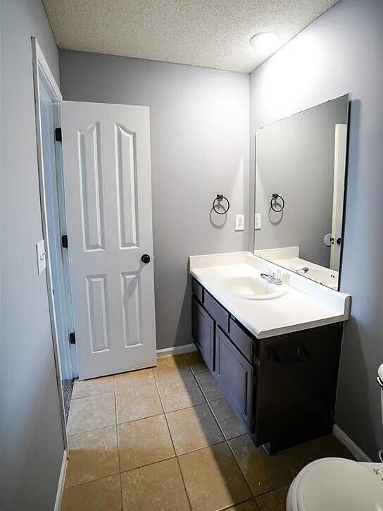 Building Photo - 853 E 167th Ct