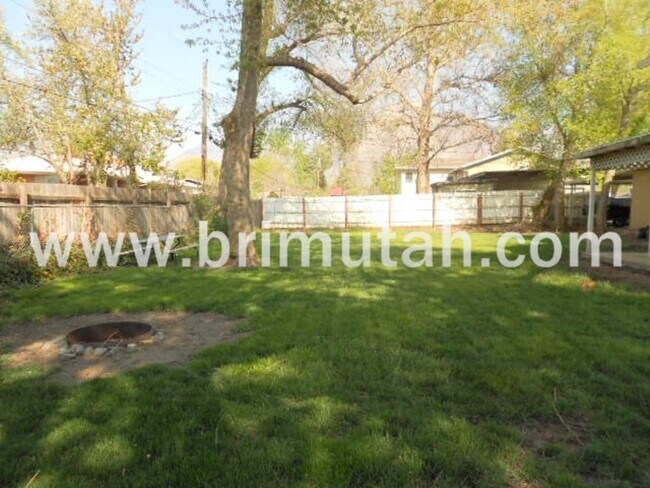 Building Photo - 1561 E 4945 S