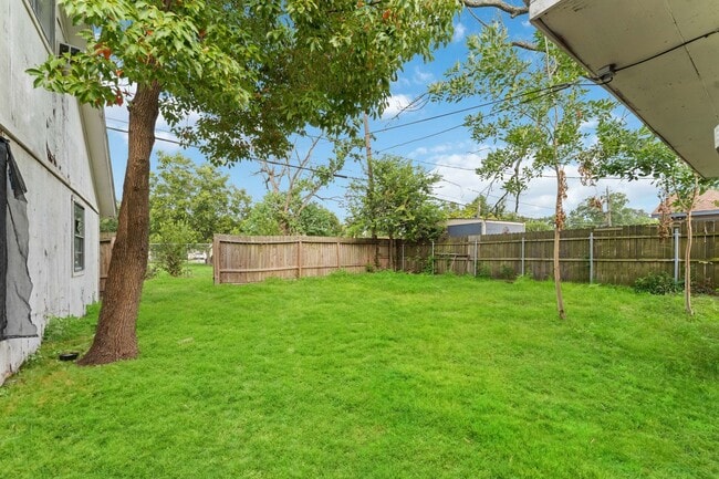 Building Photo - Welcome to a Home Full of Character and Co...