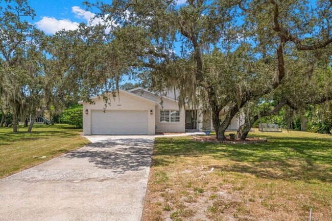 Primary Photo - BEAUTIFUL Home For Rent in Lakewood Estates!