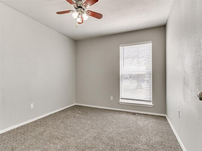 Building Photo - 117 Sonora