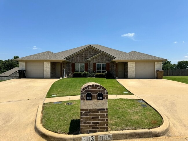 Primary Photo - 309 Princess Place