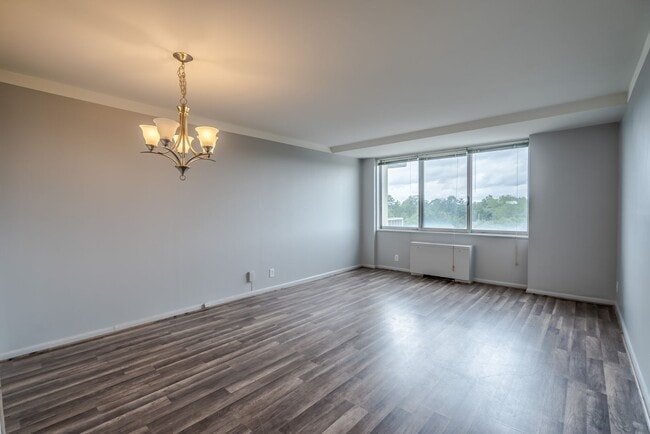 Building Photo - UTILITIES INCLUDED-Stunning 1 Bed 1 Bath Condo In Popular High-Rise Fountains Building