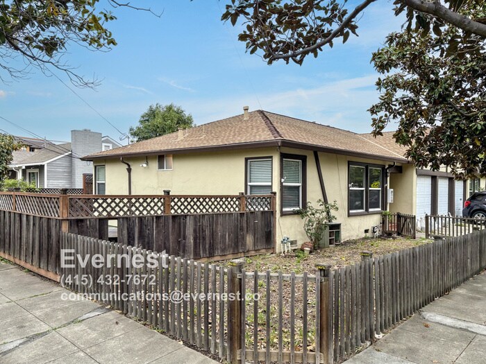 Building Photo - 924 Allerton St
