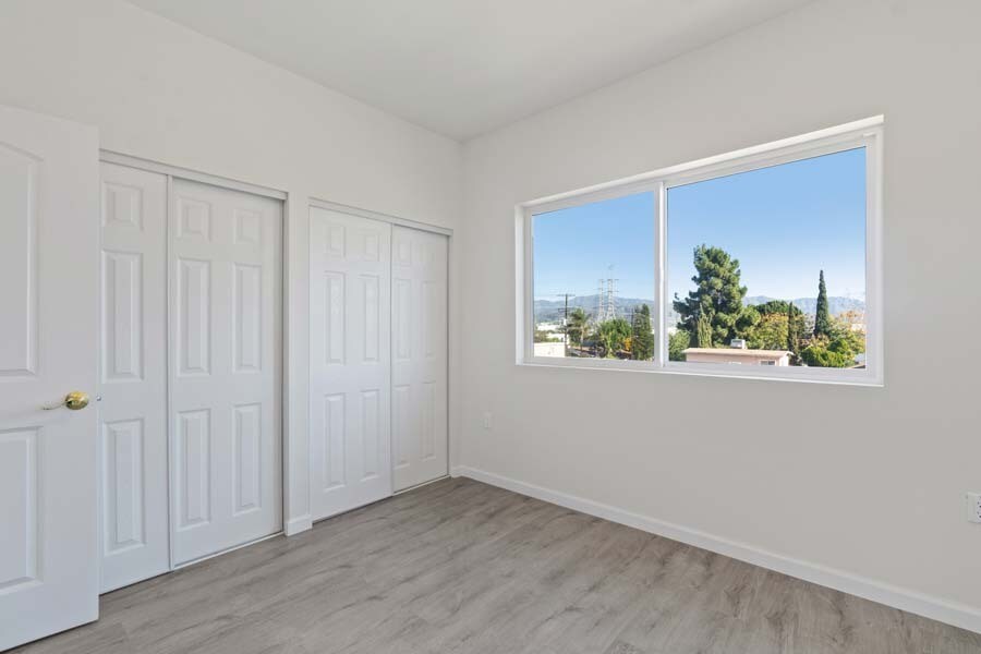 Building Photo - 11808 Hart St