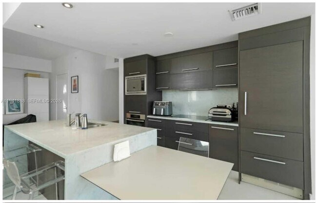 Building Photo - 900 Biscayne Blvd