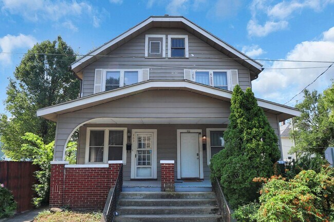 Primary Photo - 461-463 Reinhard Ave