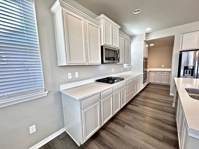 Building Photo - 5 Bedroom Home Close to Downtown Monument!!