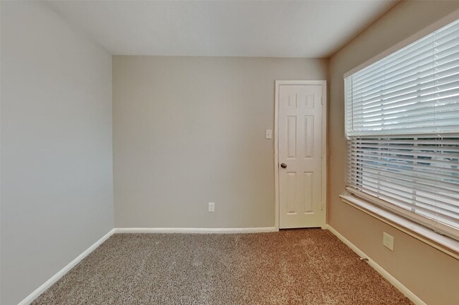 Building Photo - 20750 Pine Rain Ct