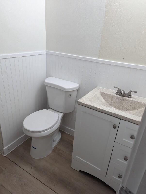 Building Photo - 131 W 19th Ave