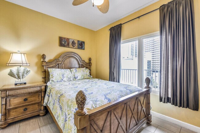 Building Photo - 9896 S Thomas Dr