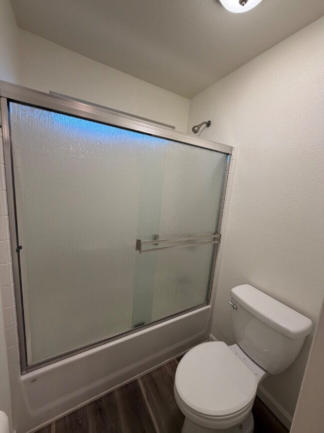 Building Photo - Charming 2-Bed, 2-Bath Haven in Merced!