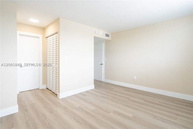 Building Photo - 6960 Rue Vendome