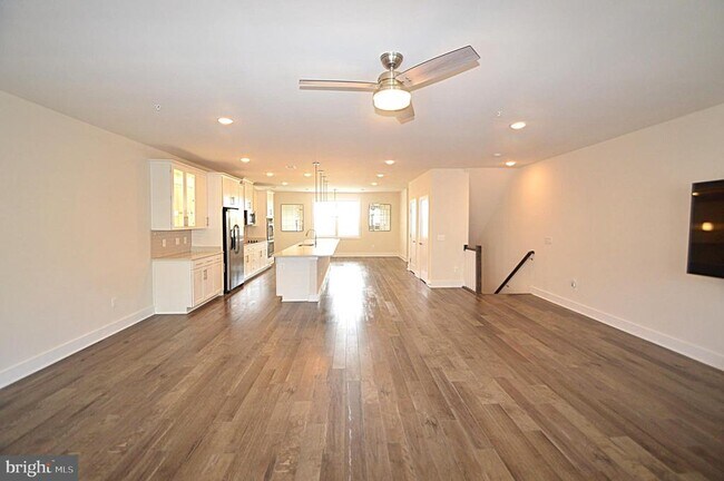 Building Photo - 44840 Tiverton Sq