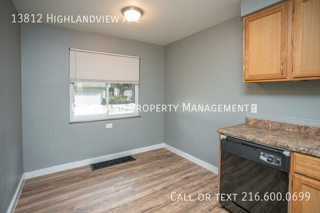 Building Photo - 13812 Highlandview Ave