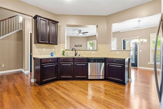 Building Photo - 3378 Vintage Cir SE