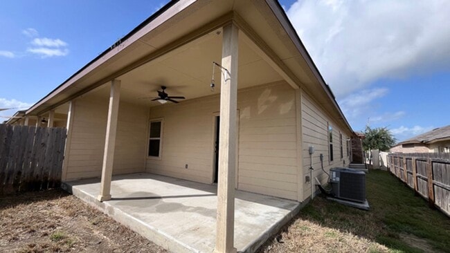 Building Photo - 331-333 Emma Dr