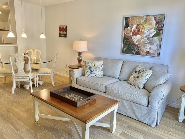 Building Photo - 720 S Sapodilla Ave