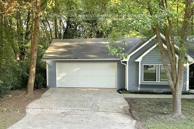 Building Photo - 2460 Deerfield Dr