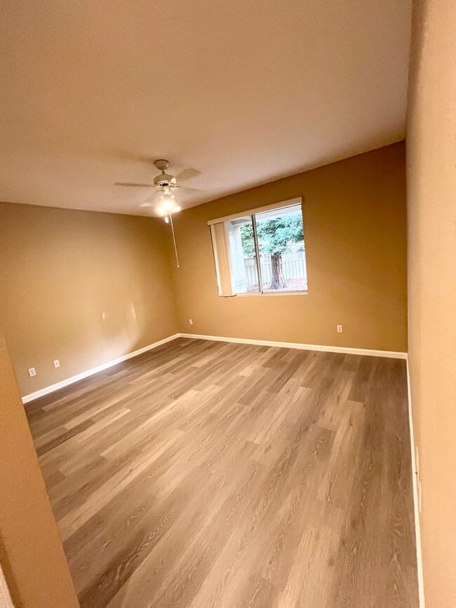 Building Photo - Clean, Cute & Convenient Sun City Roseville Active Adult 55+