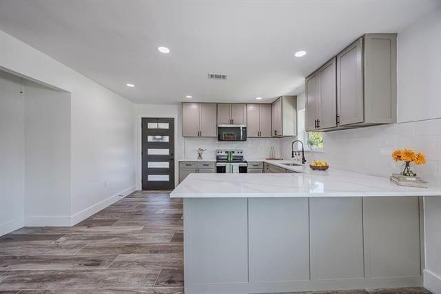 Building Photo - 310 E 6th St