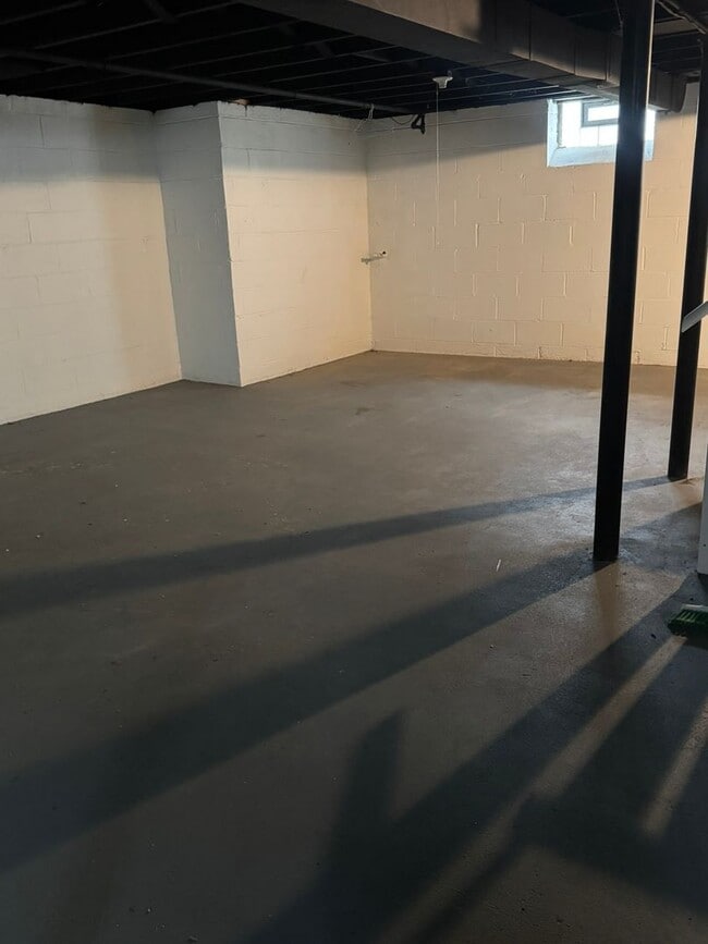 Building Photo - Fully Updated 3 Bedroom - 1 bathroom home
