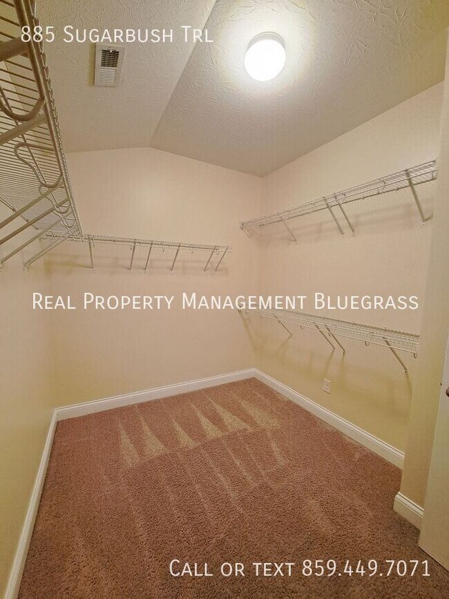 Building Photo - 885 Sugarbush Trail