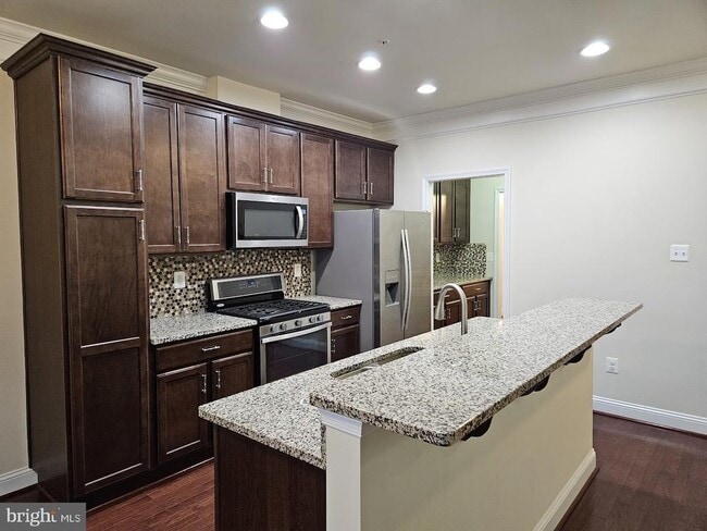 Building Photo - 6041 Maple Hill Rd