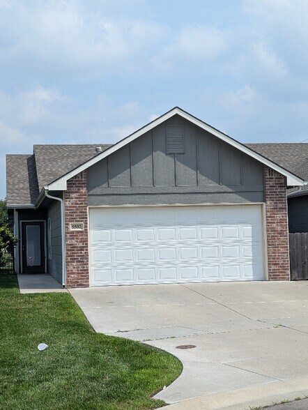 Primary Photo - 5502 N Edwards Cir