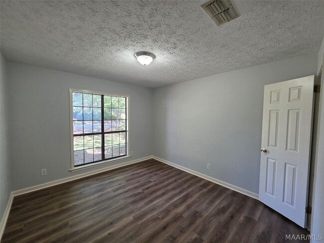 Building Photo - 6225 Whitewater Ct