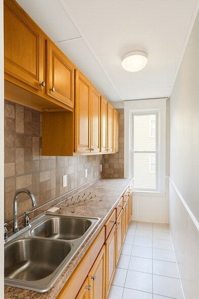 Building Photo - 19 Henchman St