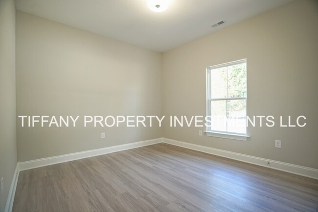 Building Photo - 242 Acorn Acres Rd