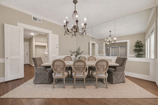 Building Photo - 2413 Potomac Dr